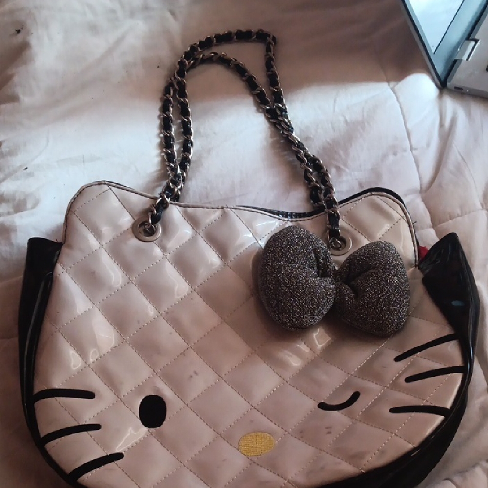 Hello Kitty Quilted White and Black Shoulder Bag